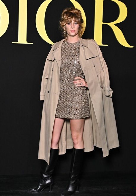 Maya Hawke pornstar pretty picture