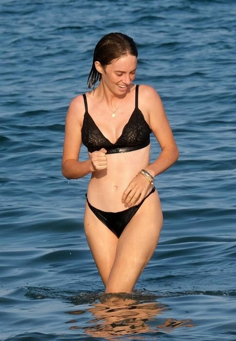 Maya Hawke nudes pornstar archive