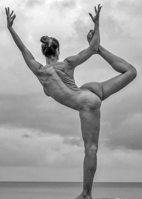 Tunaapari naked star galleries