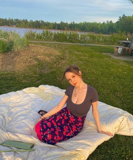 Emily Kyte star hot pic