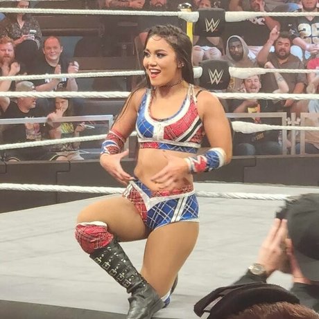 Roxanne Perez nude model img