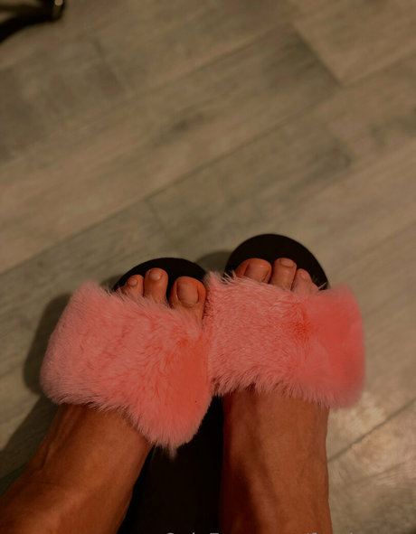 feetloretta free actress pic