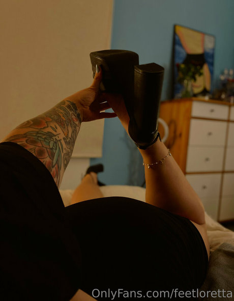 feetloretta model perfect pic