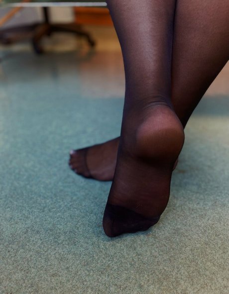 feetloretta model beautiful photos