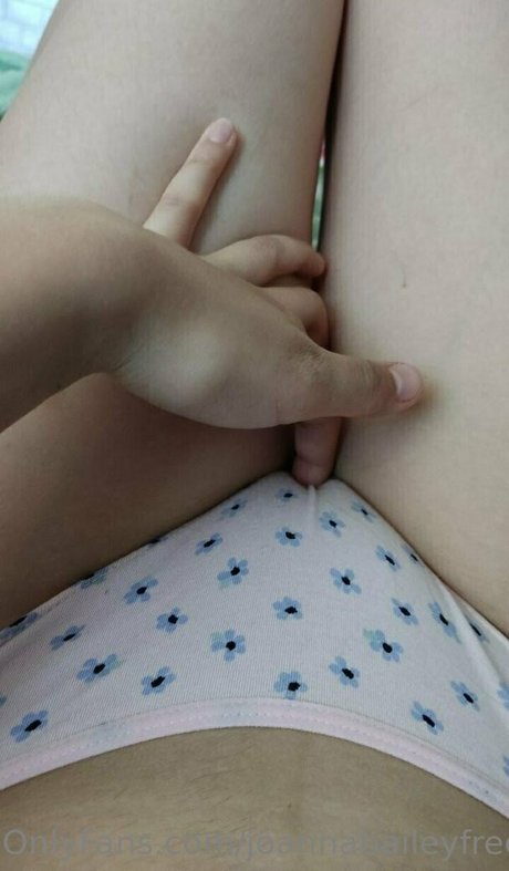 joannabaileyfree model erotic picture