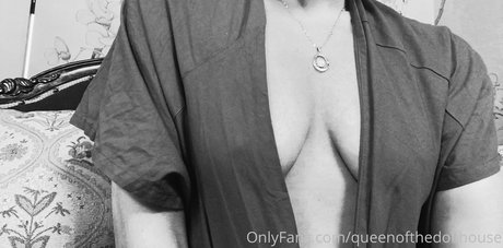 queenofthedollhouse model perfect picture