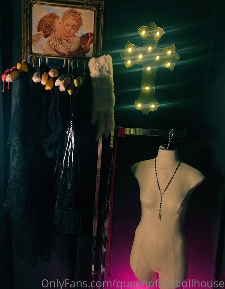 queenofthedollhouse hot model images
