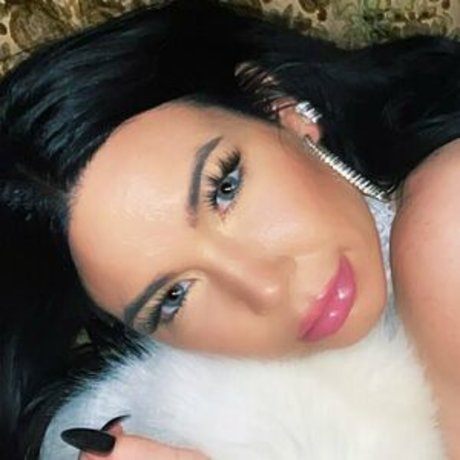 queenofthedollhouse star xxx image