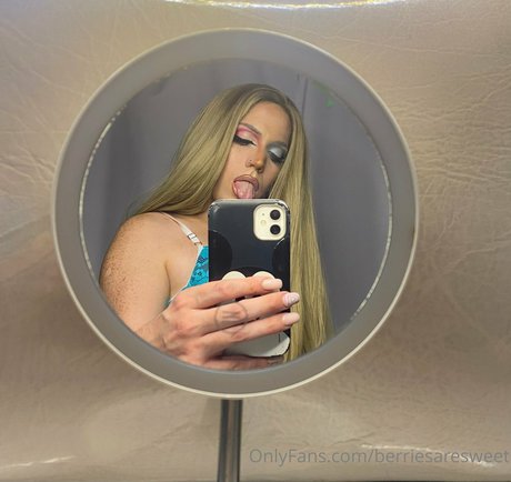 berriesaresweet model top pics