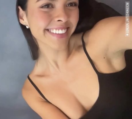 Vanessa Bauer adult model image