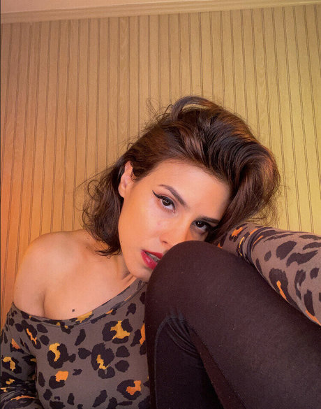 Irma La Dulce ASMR hd model pics