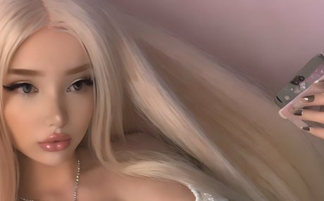 Carmen King model art img