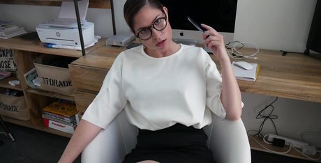 Ashley Alban nude model pictures