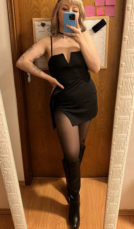 Ammyzitta art pornstar images