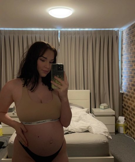 hayleypeckover sex model pic