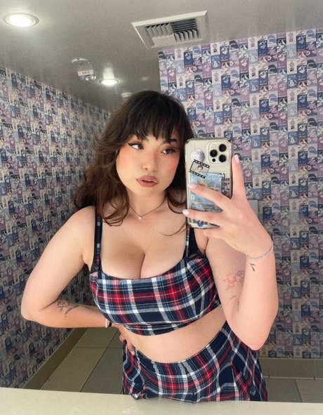 Jazziiraw erotic model photos