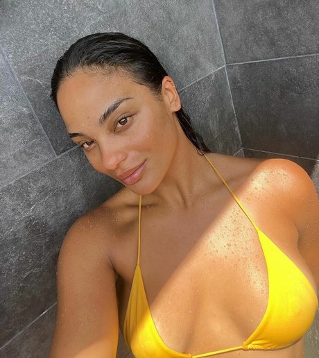 Mahina Florence pornstar nude photo