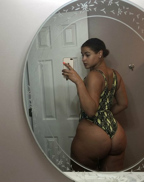 Janaevic beautiful actress photo