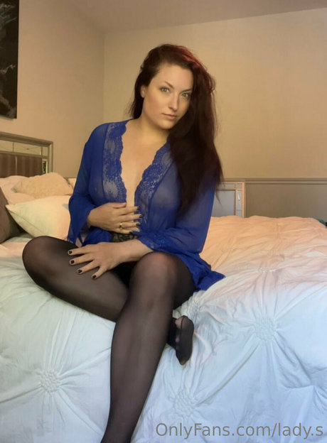 young ebony onlyfans nude picture