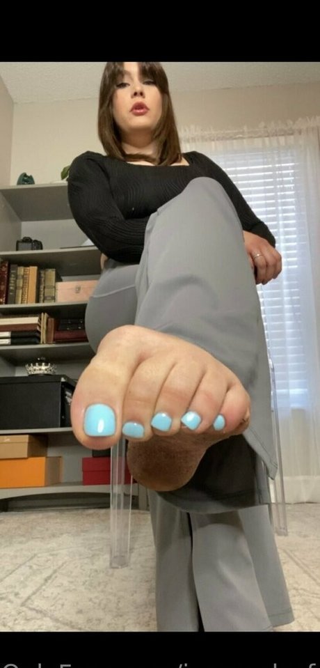 ivorysolesfree model top photo