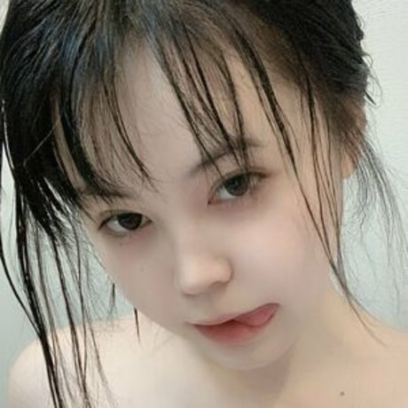 Annie Leonhardt model top img