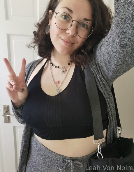 thigh high boots onlyfans top pics