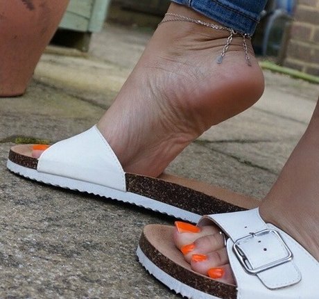 feetworthfollowing exclusive pornstar images