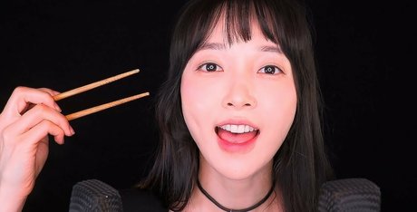 Eunzel ASMR model beautiful picture