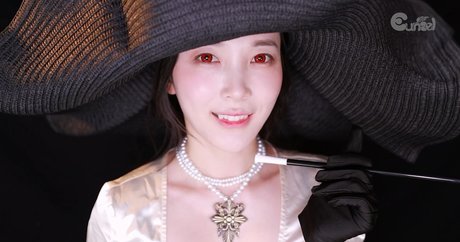 Eunzel ASMR model nude pics