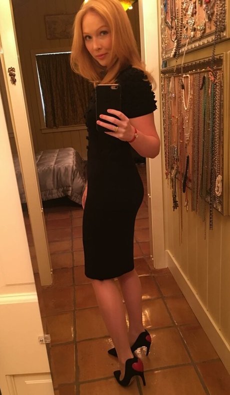 Molly Quinn pretty pornstar pics