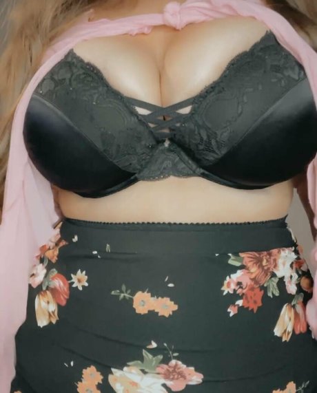 Ivy Mia model pretty gallery