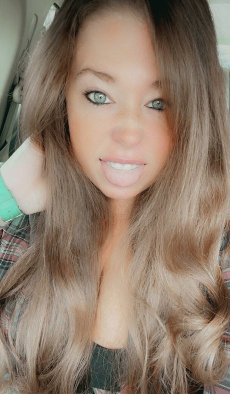 busty mom onlyfans best picture