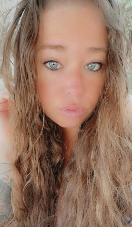 Ivy Mia erotic model img