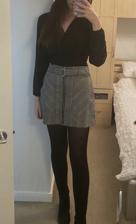 Ivy Jade hot actress img