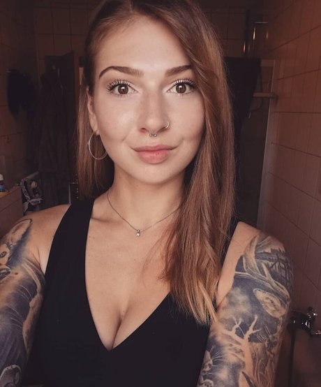 Lechl Sisters nice pornstar img