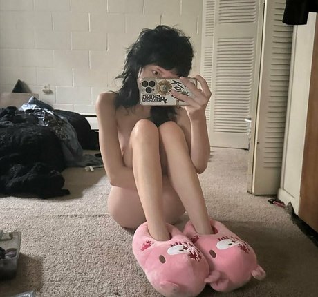 moldiecorpse naked actress gallery