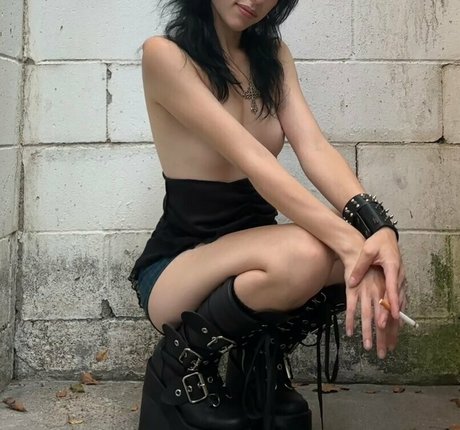 moldiecorpse erotic actress picture