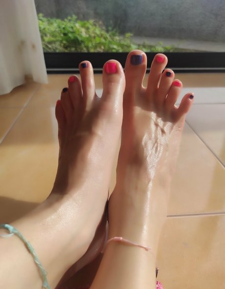 footjobsqueen model sexy pictures