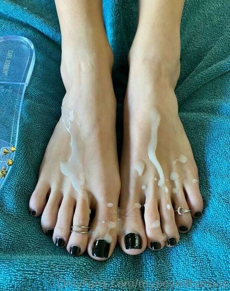myposedtoes naked star pics