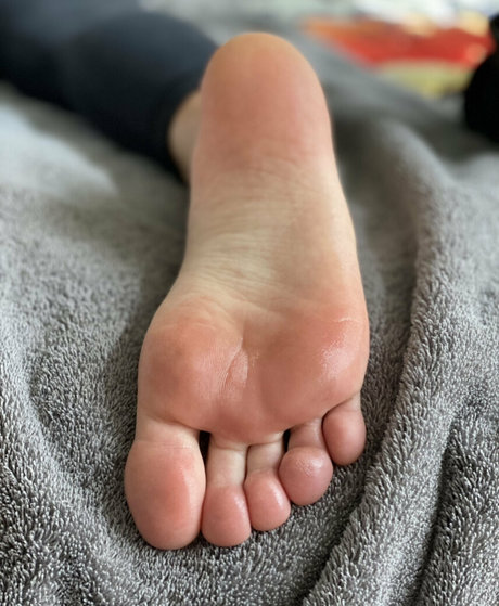 myposedtoes model nice pictures