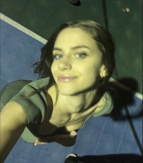 Nobosart model naked img