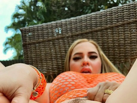 naomi bright naked model images