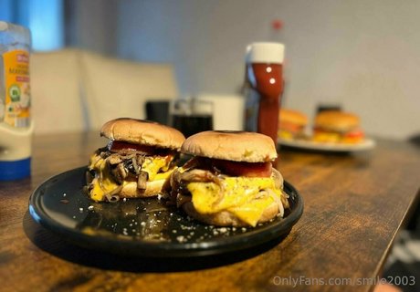 smile2003 erotic star image