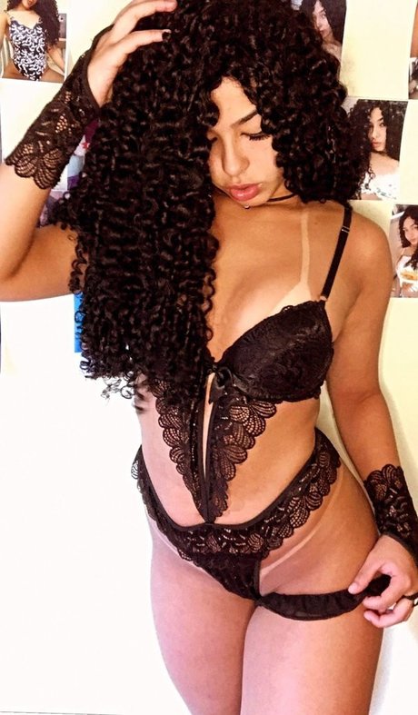 Mirian Gabriela model nude img