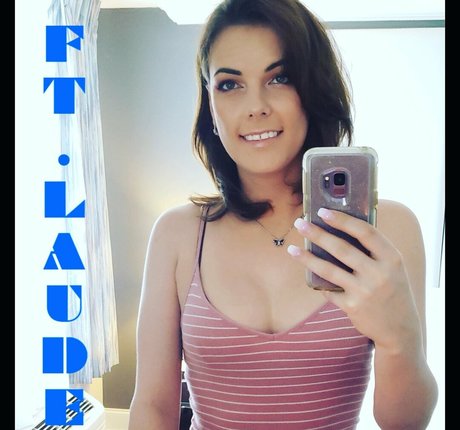 Cute S Belle sex star pic