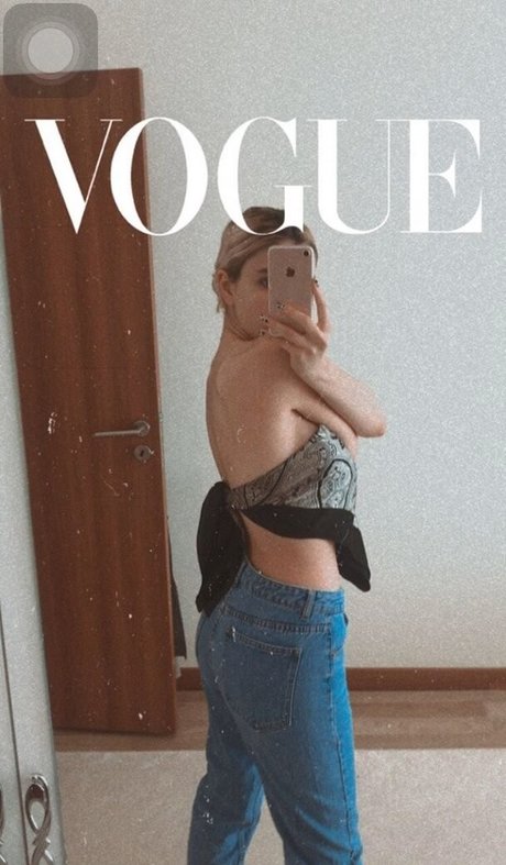 Snowmaiid xxx actress img