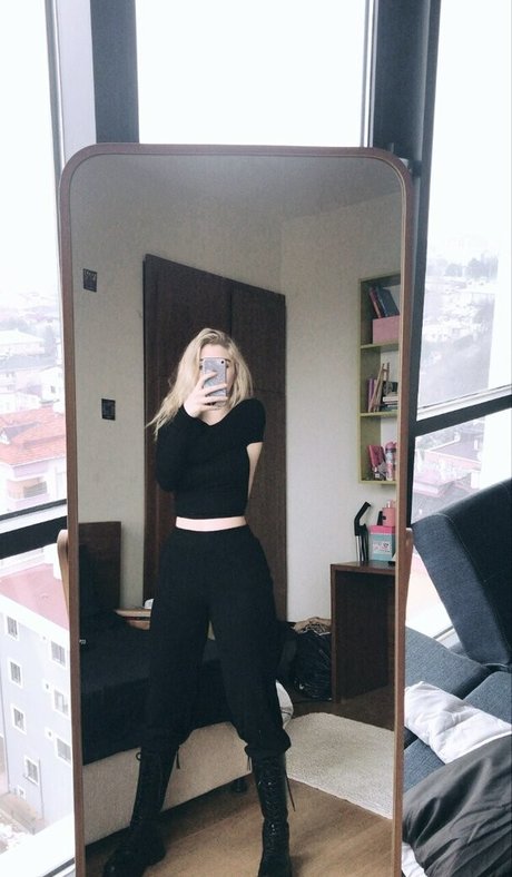 Snowmaiid top actress photo