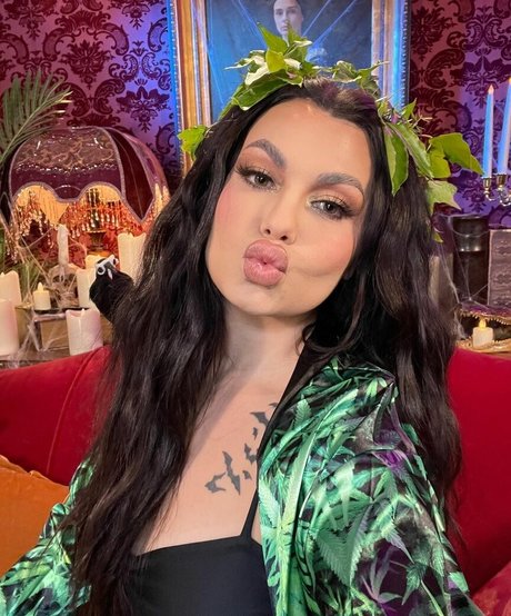 Baileysarian pretty model photos