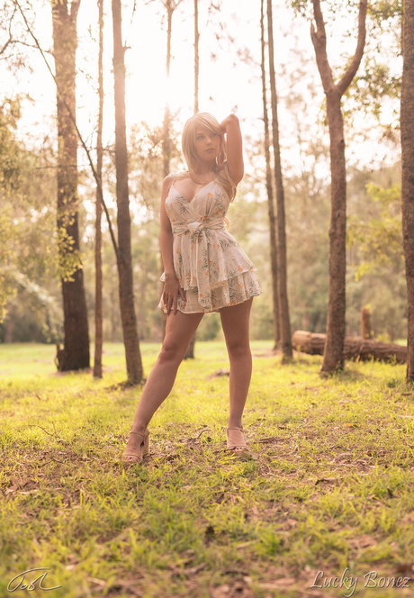 LuckyBonez model hot picture