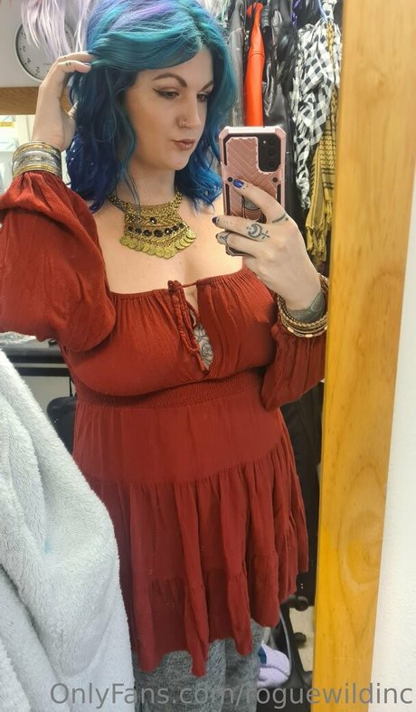 roguewildinc sexy model picture